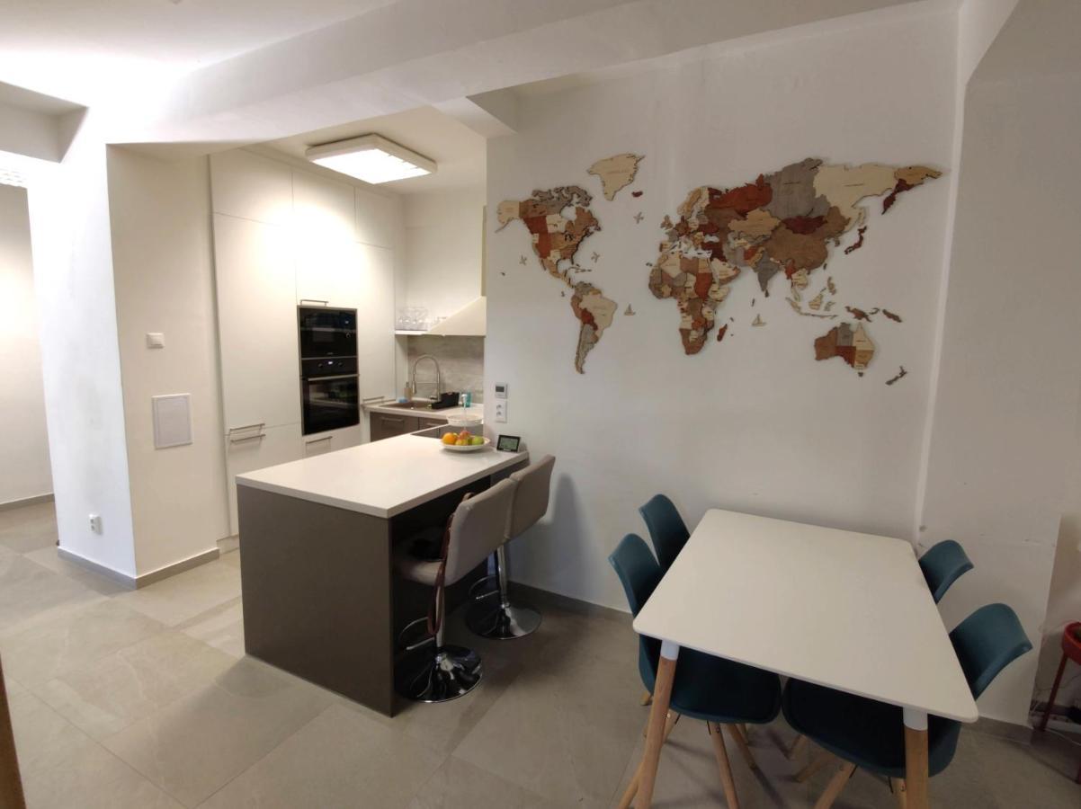 Big Stay - 4 Bedroom, 2 Bathroom Central Apartment With Ac Bratislava Exterior photo