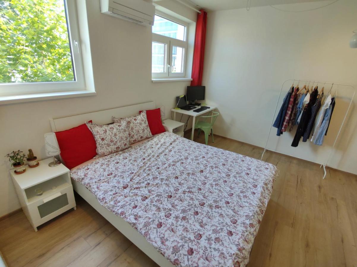 Big Stay - 4 Bedroom, 2 Bathroom Central Apartment With Ac Bratislava Exterior photo