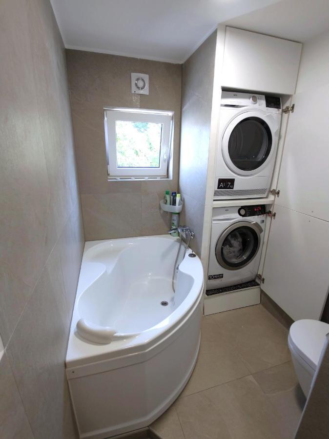 Big Stay - 4 Bedroom, 2 Bathroom Central Apartment With Ac Bratislava Exterior photo