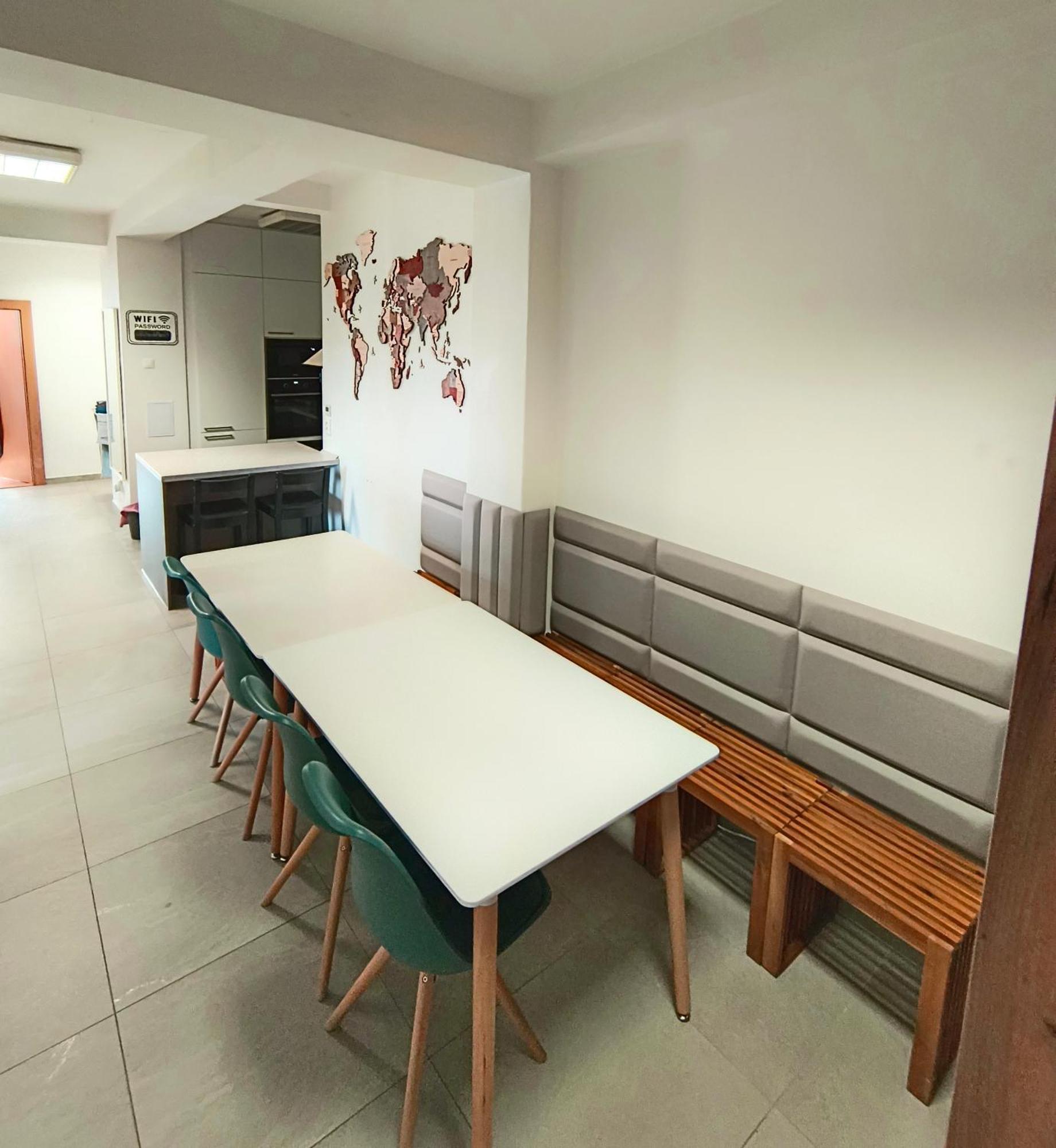 Big Stay - 4 Bedroom, 2 Bathroom Central Apartment With Ac Bratislava Exterior photo